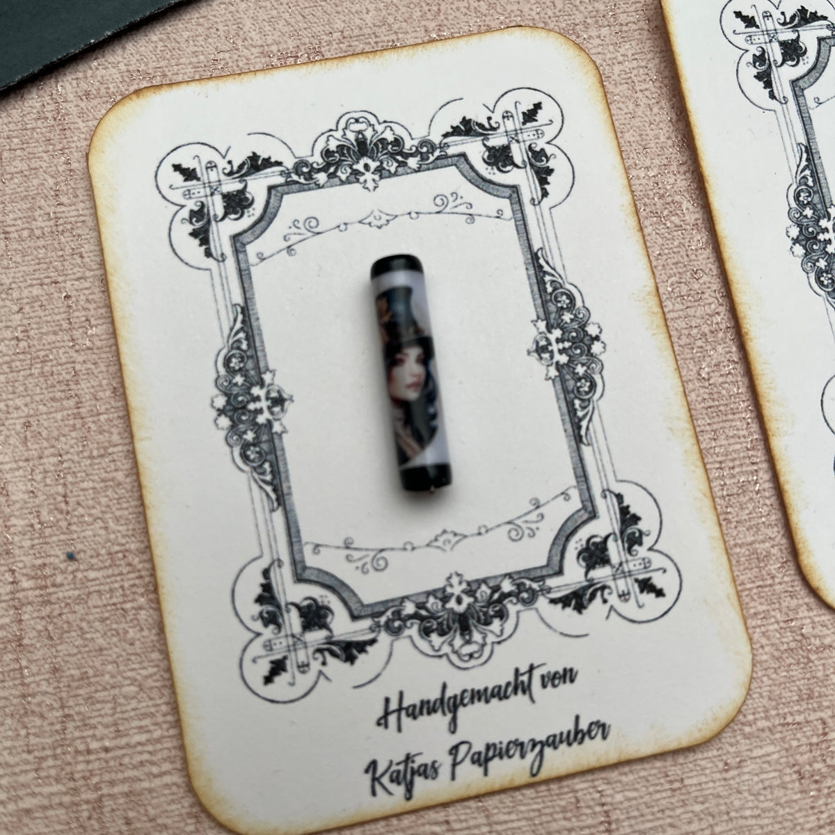 Handgedrehte Papierperle mit Resin Überzug / Lady Kollektion