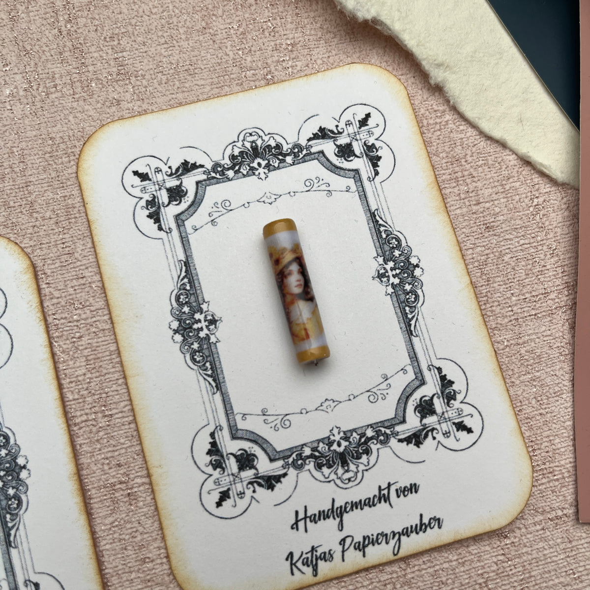 Handgedrehte Papierperle mit Resin Überzug / Lady Kollektion
